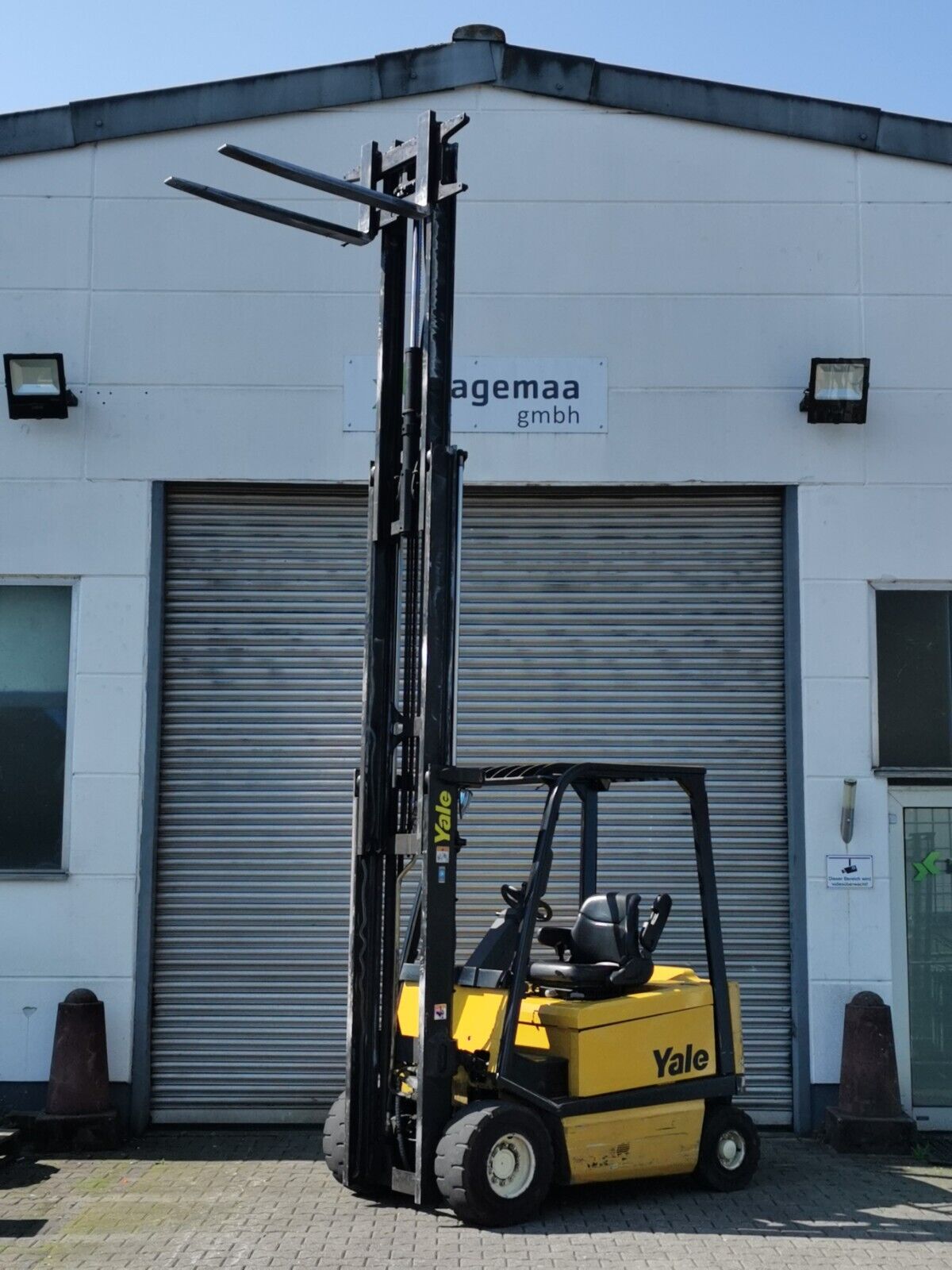 Yale ERP 25 ALF 2145 Triplexmast Gabelstapler mit Ladegerät