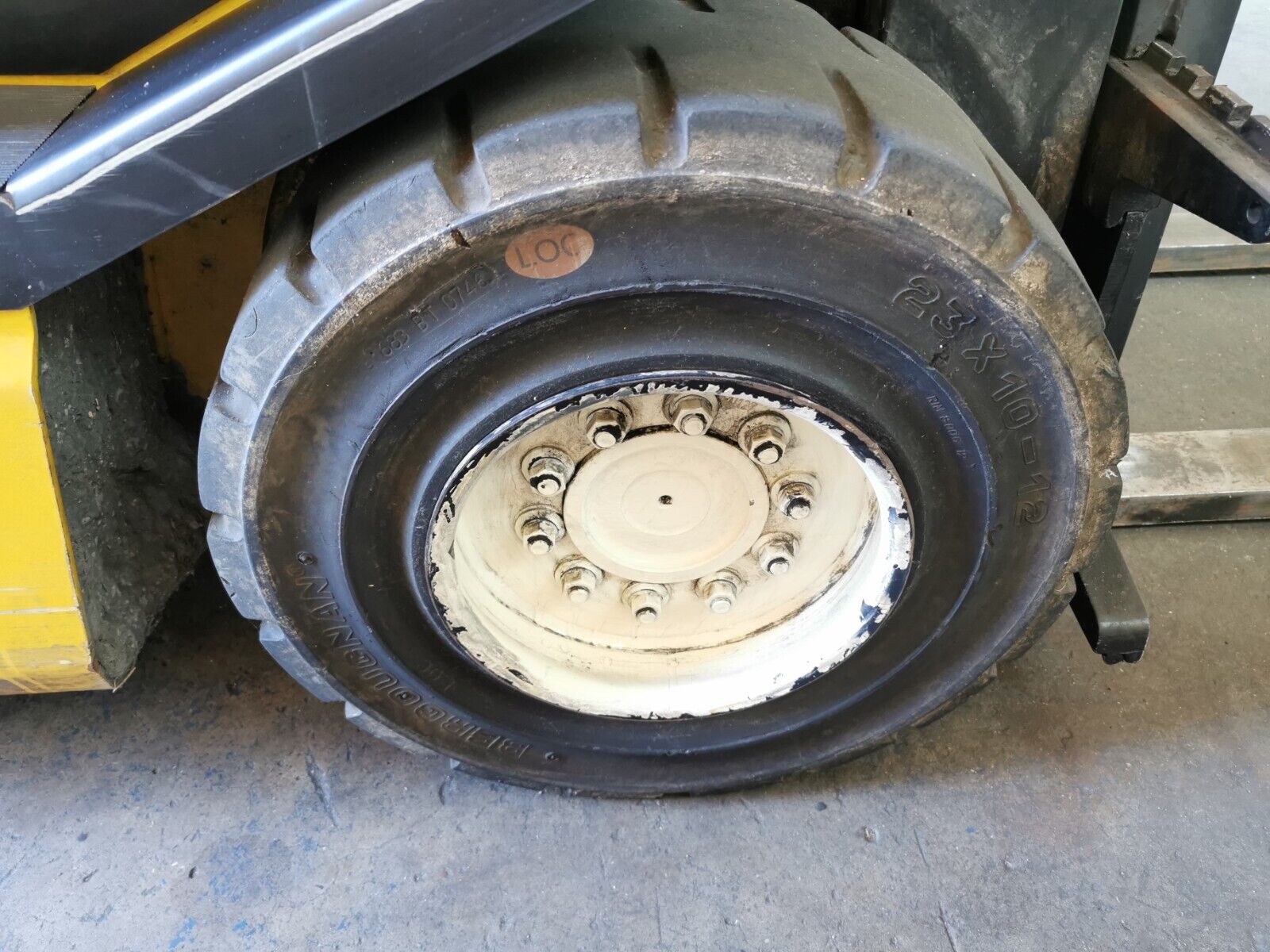 Yale ERP 25 ALF 2145 Triplexmast Gabelstapler mit Ladegerät