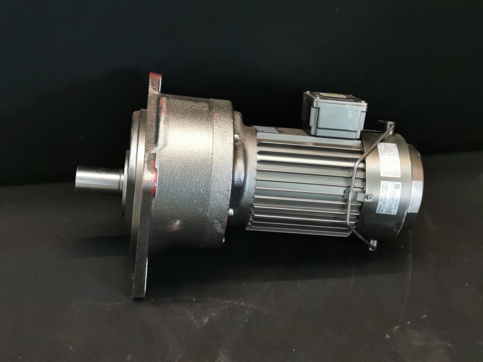 Tsubaki GEAR MOTOR GMTE075-42F165BNQ 0,75kW Übersetzung 1:165