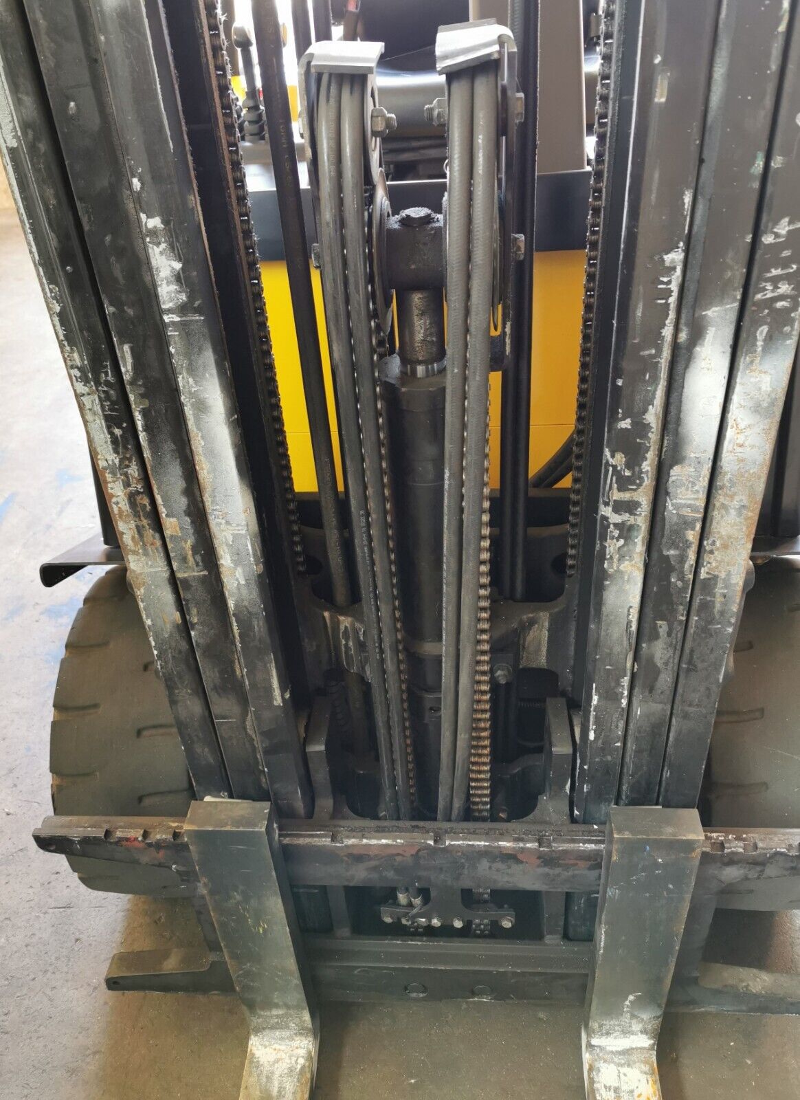 Yale ERP 25 ALF 2145 Triplexmast Gabelstapler mit Ladegerät