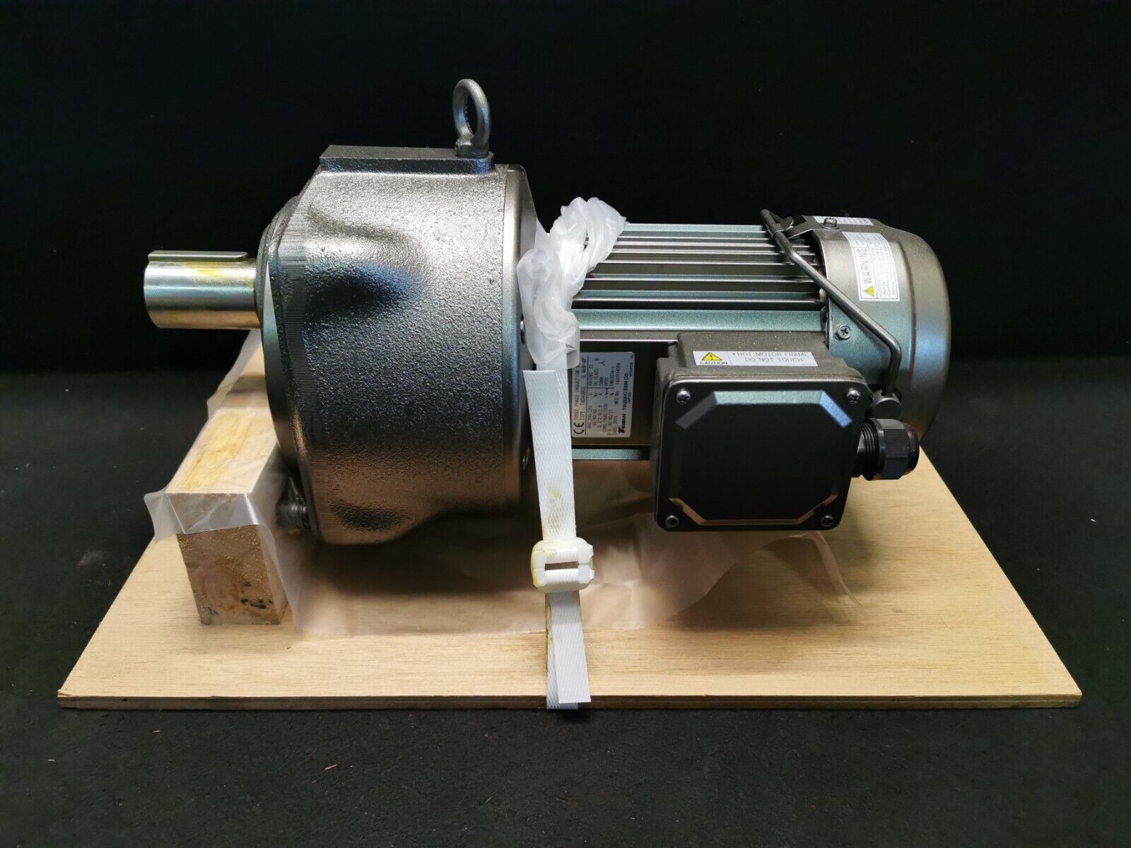 Tsubaki GEAR MOTOR GMTA040-38U120BNQ 0,4kW Übersetzung 1:120