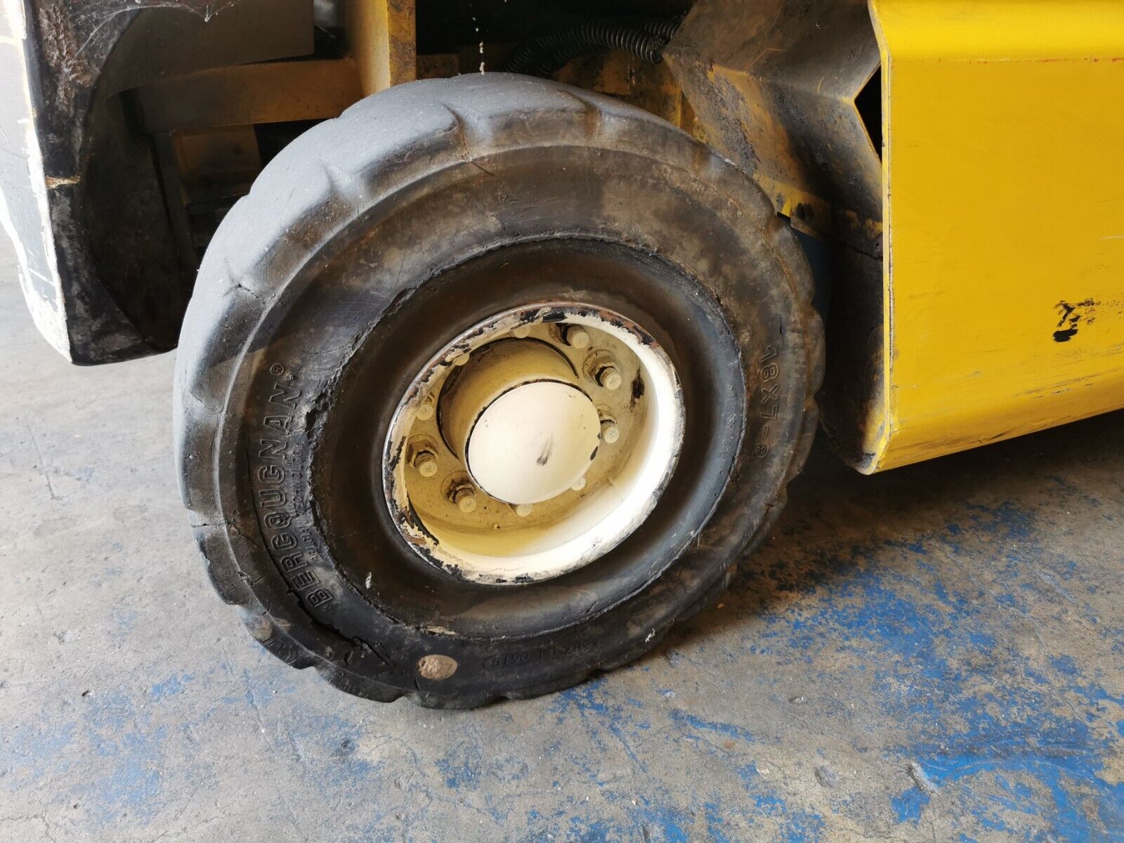 Yale ERP 25 ALF 2145 Triplexmast Gabelstapler mit Ladegerät