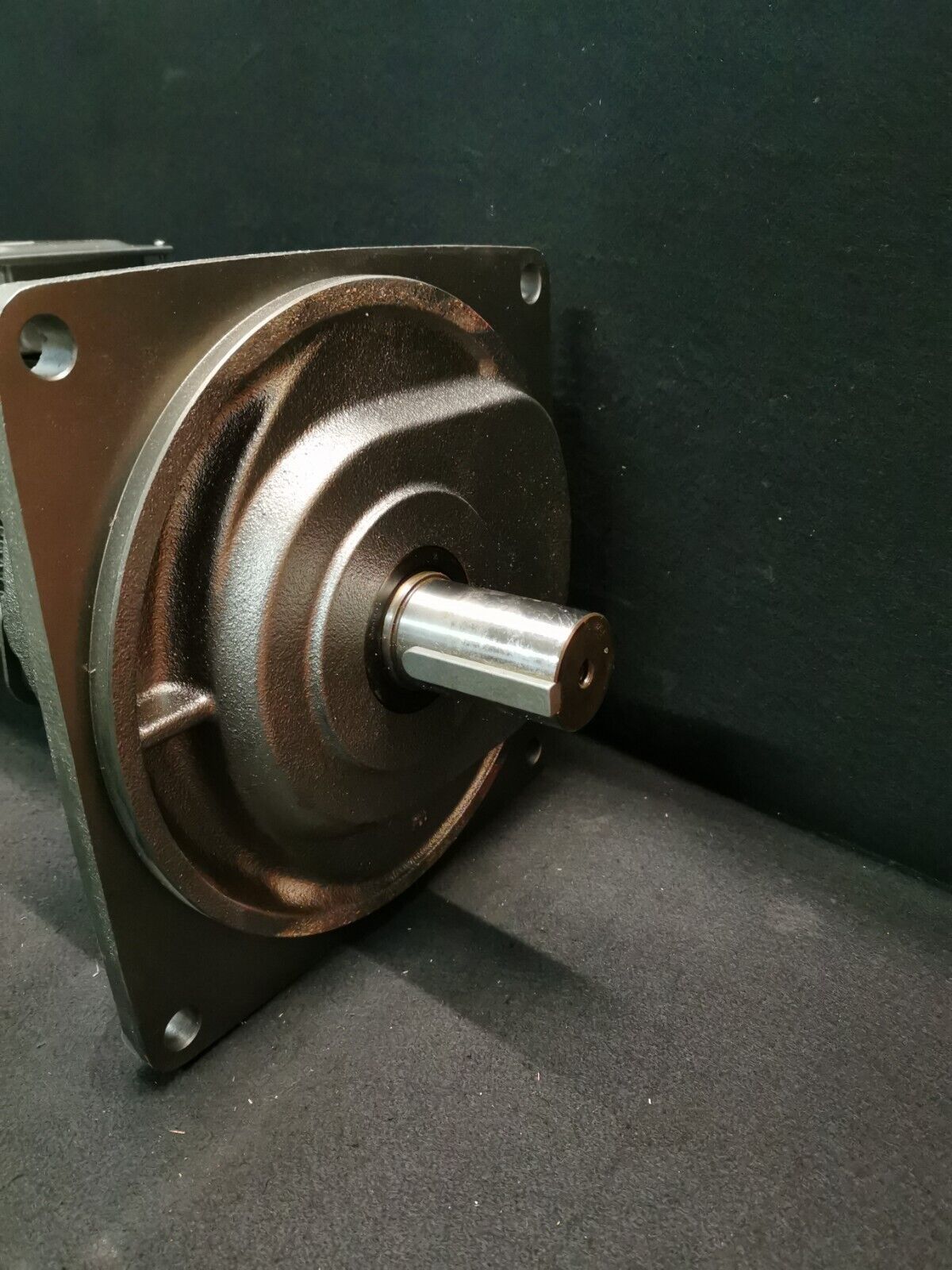 Tsubaki GEAR MOTOR GMTE150-50F120BNQ 1,5kW Übersetzung 1:120