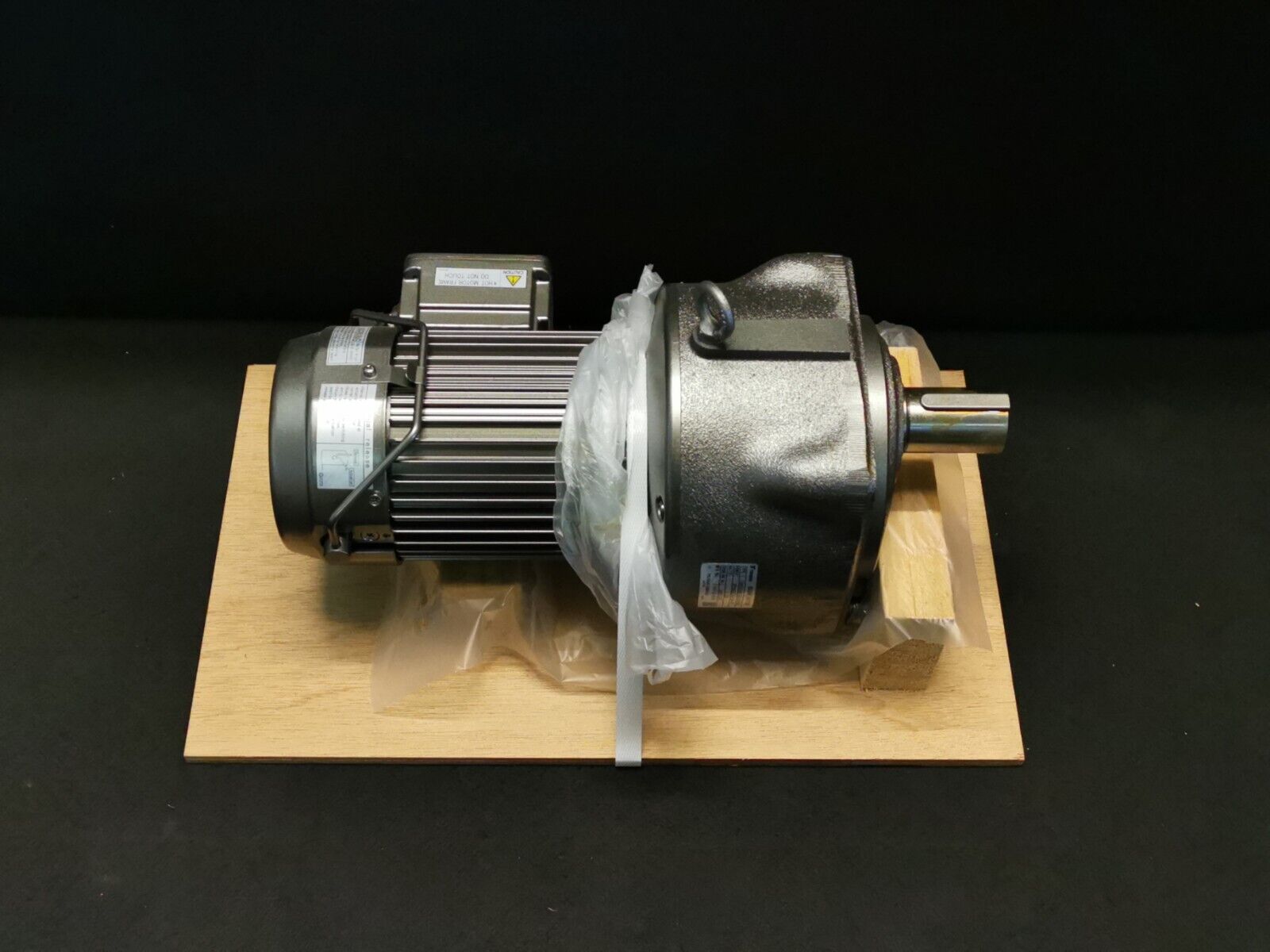 Tsubaki GEAR MOTOR GMTA040-38U120BNQ 0,4kW Übersetzung 1:120