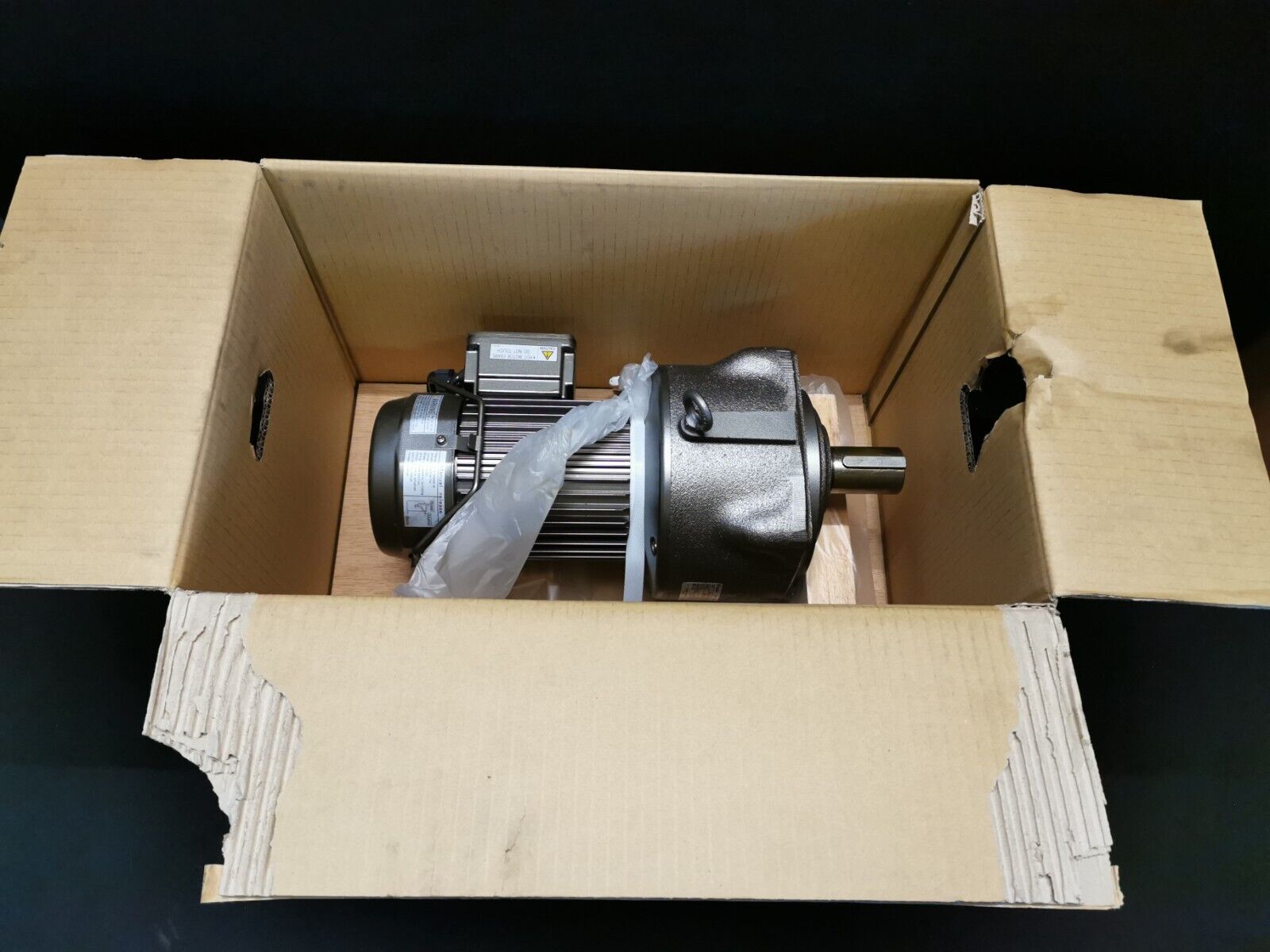 Tsubaki GEAR MOTOR GMTA040-38U120BNQ 0,4kW  Übersetzung 1:120