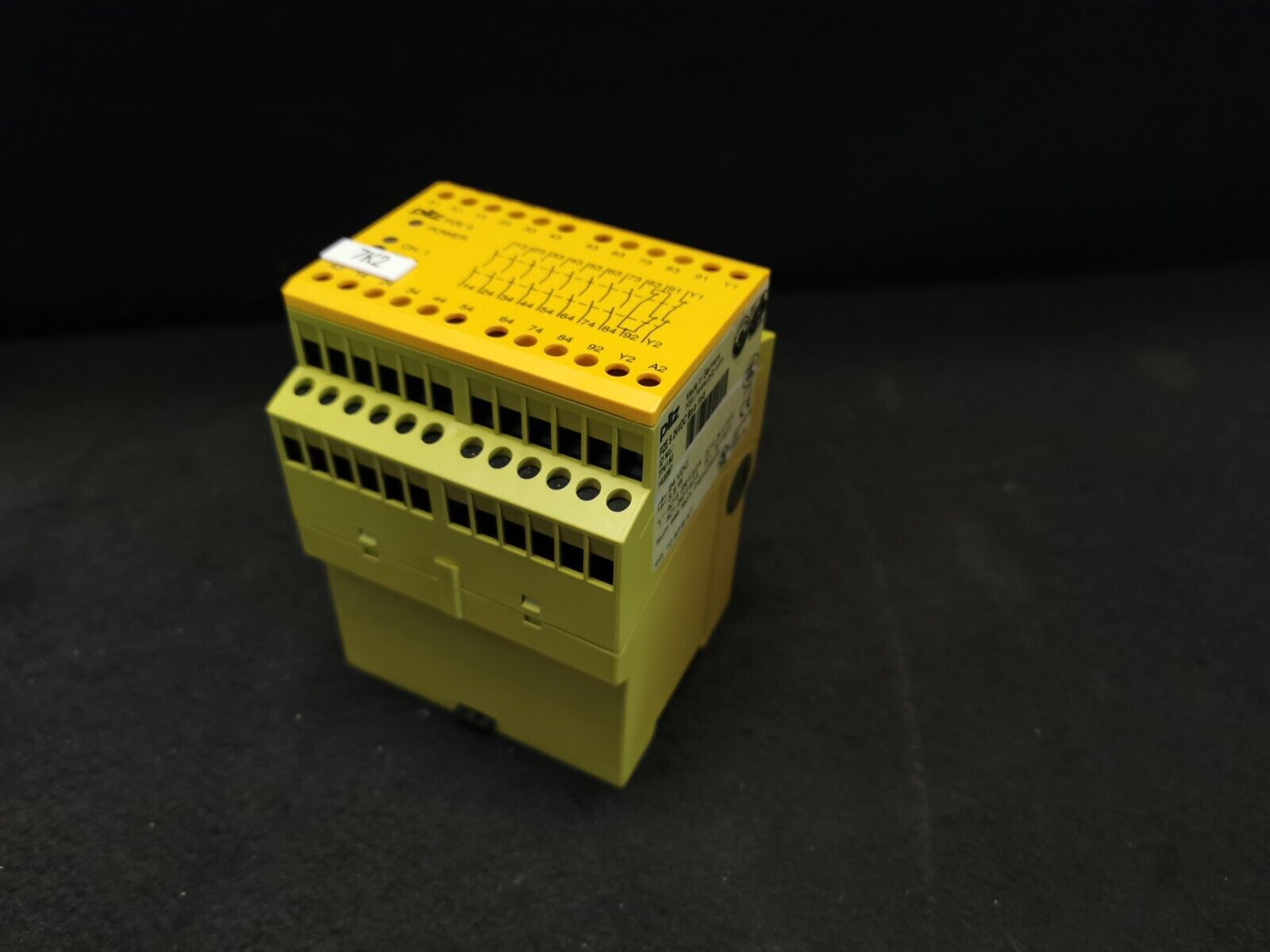 Pilz PZE 9 24VDC 8n/o 1n/c ID No: 774150