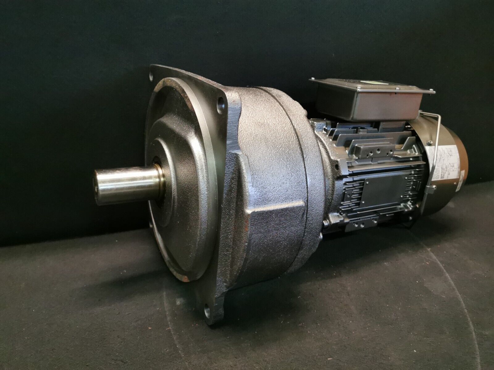 Tsubaki GEAR MOTOR GMTE150-50F120BNQ  1,5kW Übersetzung 1:120