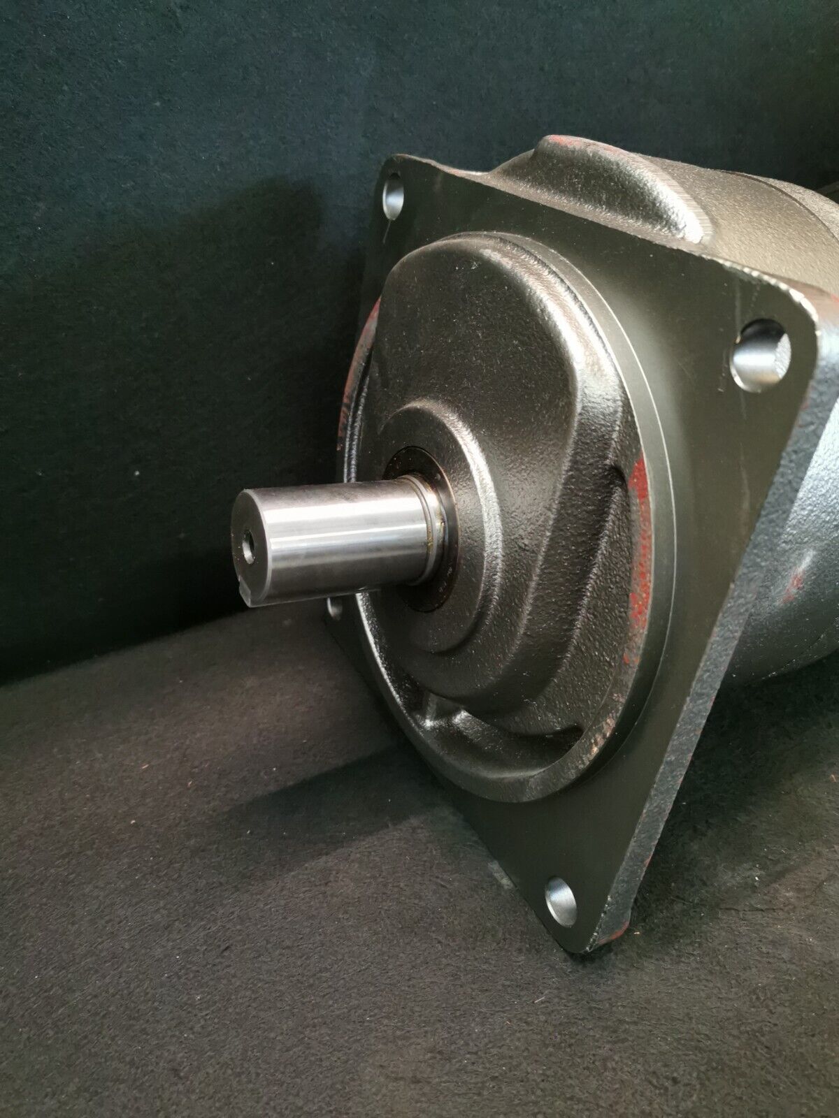 Tsubaki GEAR MOTOR GMTE075-42F165BNQ 0,75kW Übersetzung 1:165