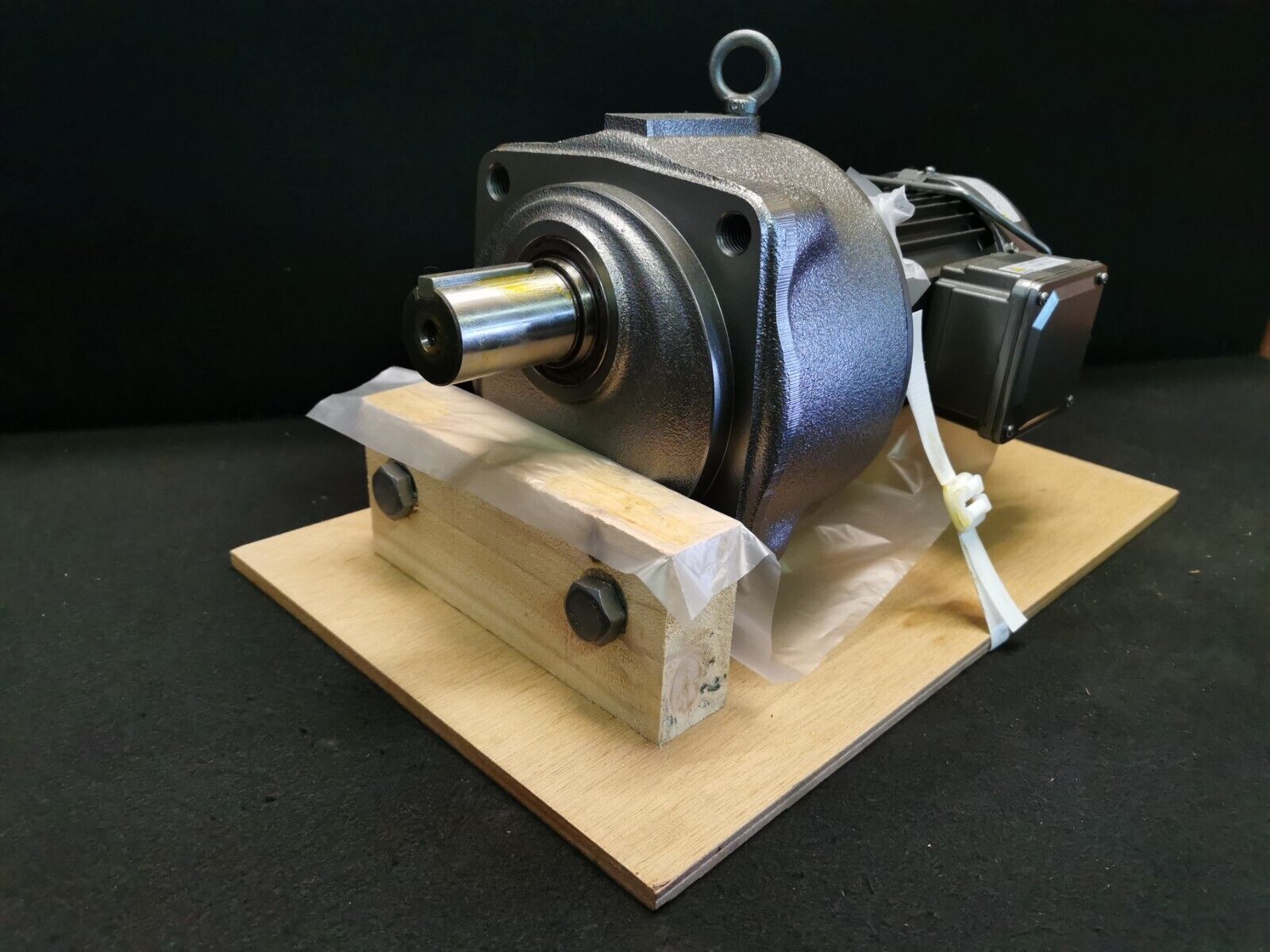Tsubaki GEAR MOTOR GMTA040-38U120BNQ 0,4kW  Übersetzung 1:120